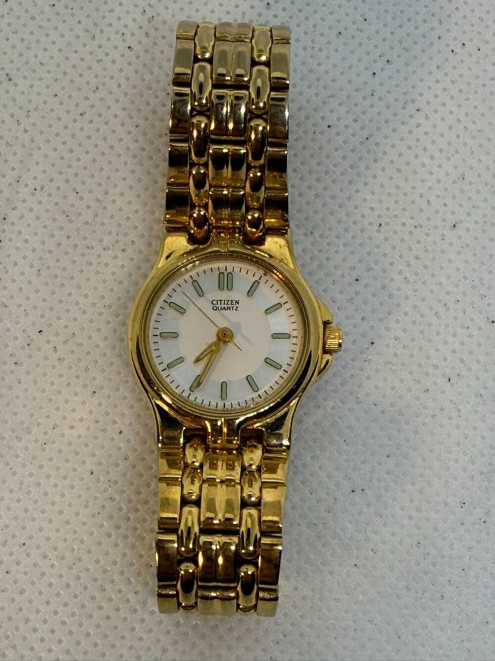 Vintage Citizen 5930 Ladies Gold Tone Quartz Watch Stainless Steel Round